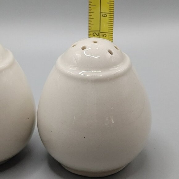 Oval Shapped Salt and Pepper Shakers - Picture 4 of 4